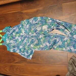Girls Old Navy Active 2 pc matching outfit tank top is XXL capris xl